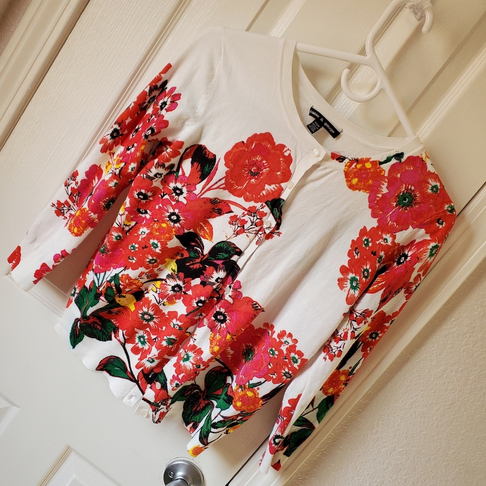 🌟 3/$20 Eligible! Cable & Gauge Floral Cardigan
